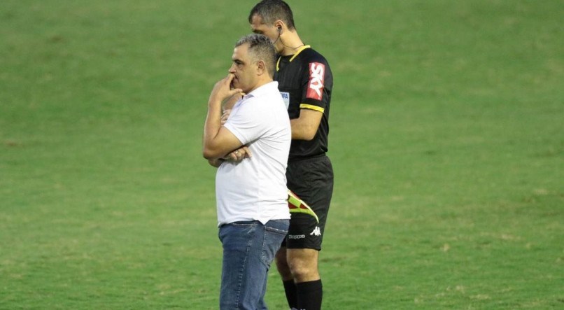 REABILITAÇÃO Marcelo Chamusca fez seu quarto jogo com treinador do Náutico e teve a primeira derrota 