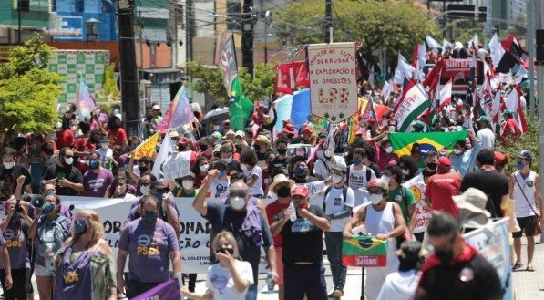  Grito dos Exclu&iacute;dos protesta contra Bolsonaro no Recife, Manifesta&ccedil;&atilde;o percorreu Avenida Conde da Boa Vista e reuniu integrantes de movimentos sociais.