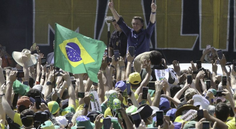 Presidente Jair Bolsonaro, acompanhado dos ministros da Defesa, Braga Neto e do vice-presidente, Hamilton Mour&atilde;o, participou de manifesta&ccedil;&atilde;o na Esplanada dos Minist&eacute;rios