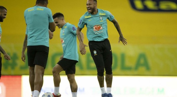 Neymar se mostrou bastante motivado para o jogo entre Brasil x Peru na Arena de Pernambuco