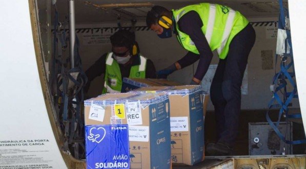 Imunizantes chegaram a Pernambuco na manh&atilde; desta quarta-feira (8)