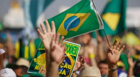 Após discurso de Fux, bolsonaristas voltam a protestar em Brasília