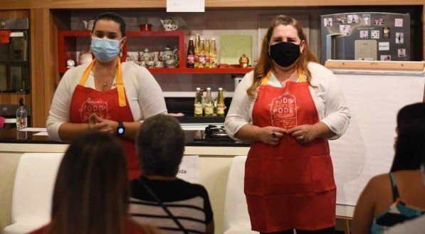 No Recife, projeto incetiva alfabetização de adultos através de receitas culinárias