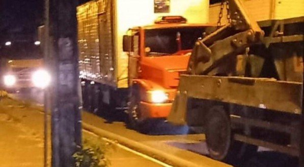 Caminhoneiros voltam a bloquear BR-101 em Igarassu, no Grande Recife, diz PRF