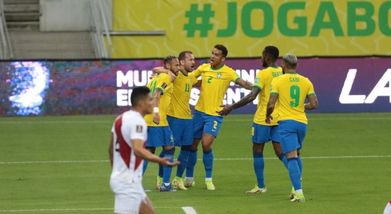 Everton Ribeiro abriu placar para o Brasil diante do Peru na Arena de Pernambuco