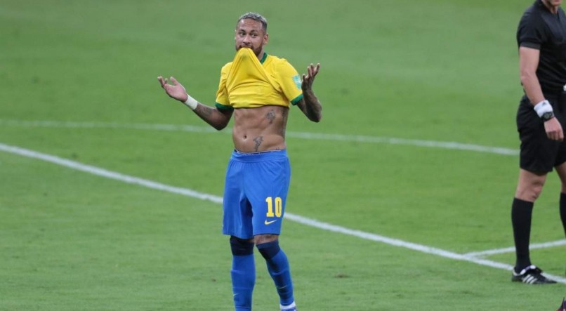 O jogador Neymar foi criticado ao se apresentar &quot;fora de forma&quot; na Sele&ccedil;&atilde;o; dias depois j&aacute; havia recuperado a boa forma f&iacute;sica