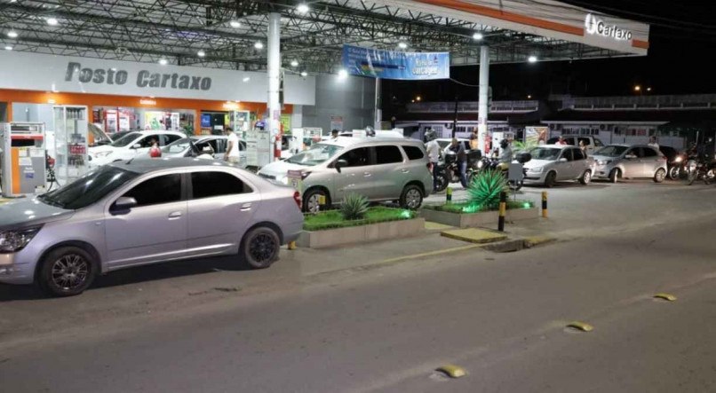 Filas em postos de gasolina no Grande Recife