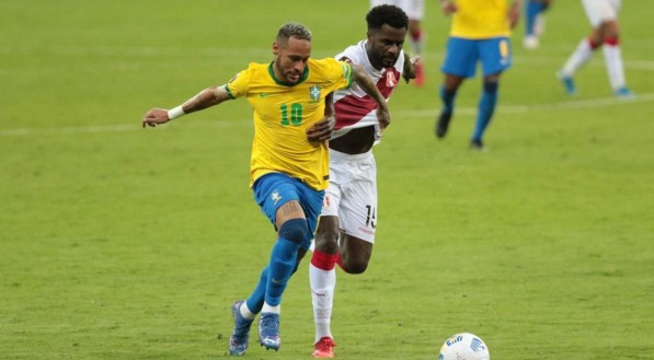 Neymar jogou contra o Peru na Arena de Pernambuco