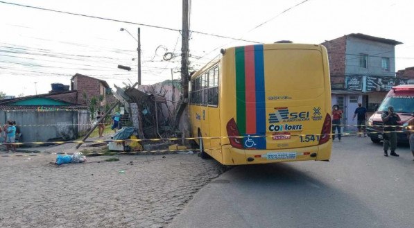 O acidente aconteceu em Paulista, no Grande Recife