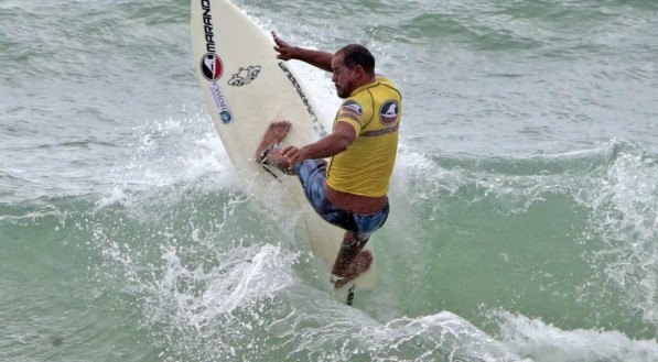 Pedro Lima faz uma gest&atilde;o de surfista para surfista