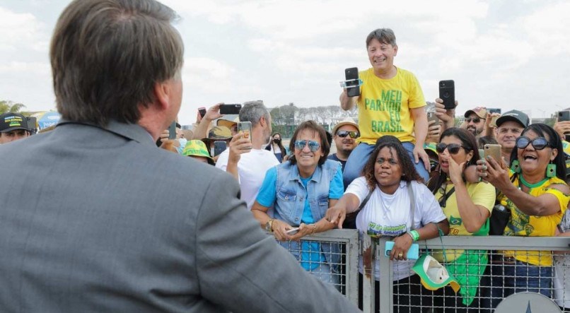 Bolsonaro com apoiadores na rampa do Pala?cio do Planalto