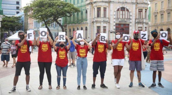 Manifesta&ccedil;&atilde;o teve concentra&ccedil;&atilde;o no Marco Zero do Recife, Centro da capital pernambucana
