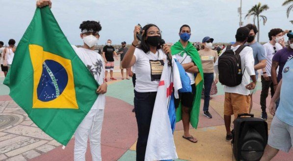 Manifesta&ccedil;&atilde;o teve concentra&ccedil;&atilde;o no Marco Zero do Recife, Centro da capital pernambucana
