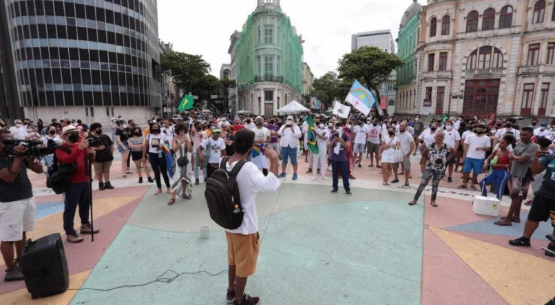 Manifesta&ccedil;&atilde;o aconteceu no Marco Zero do Recife, Centro da cidade