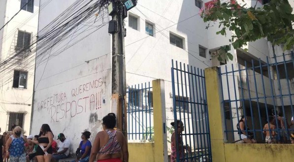 Blocos A e B do o Condom&iacute;nio Conjunto Habitacional do Arruda foram interditados pela prefeitura do Recife