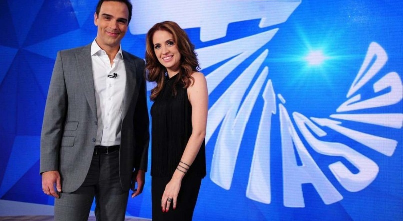 Tadeu Schmidt e Poliana Abritta apresentam o dominical da TV Globo