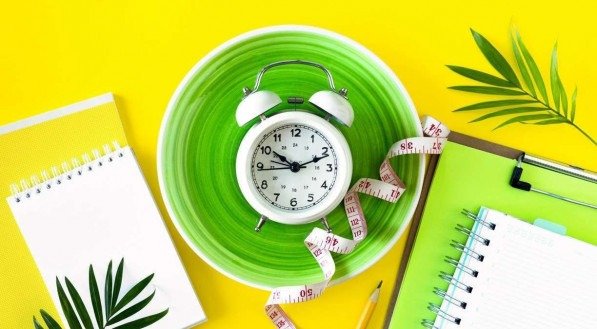 Saiba os perigos do jejum intermitente e quantas horas de jejum &eacute; preciso fazer para emagrecer de forna saud&aacute;vel