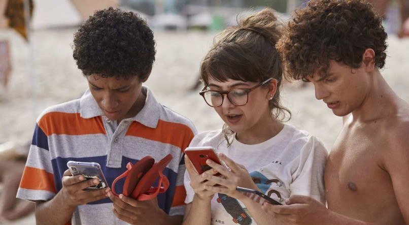 TRIO Davi (Gabriel Lima), Tetê (Klara Castanho) e Zeca (Marcus Bessa) criam laço de amizade