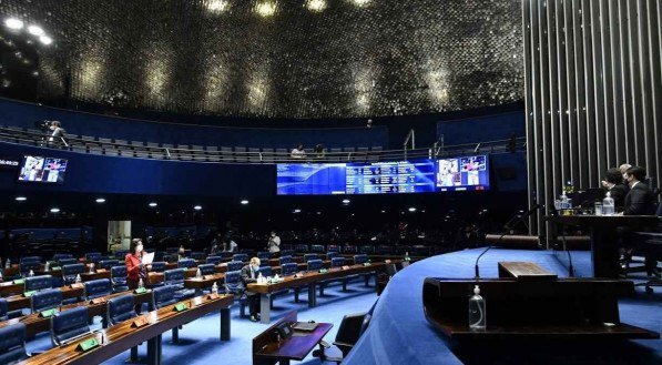 Senado aprova PEC da reforma eleitoral sem a volta das coligações