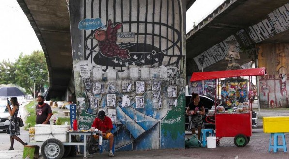 Comércio na Avenida Caxangá, na Zona Oeste do Recife