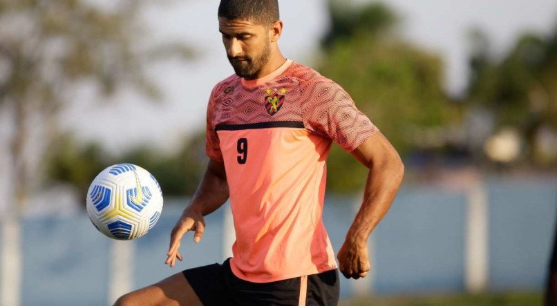 Santiago Tr&eacute;llez durante treinamento no Sport Club do Recife