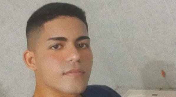 Jovem decapitado tem cabeça exposta em vídeo por membros de facção criminosa 