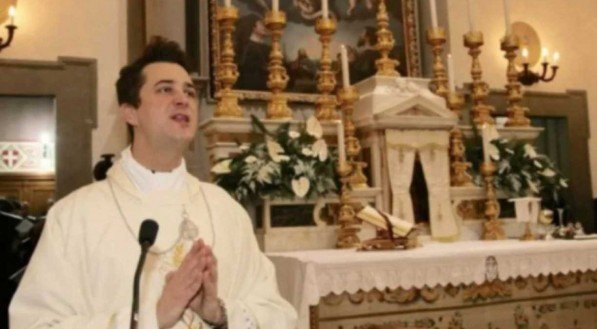 O padre admitiu ser dependente qu&iacute;mico