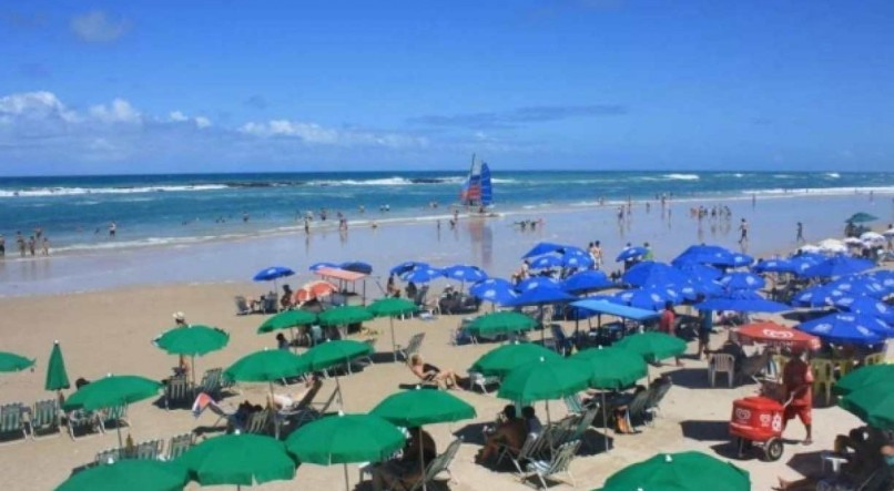 Mais cedo, outros quatro turistas, tamb&eacute;m de Pernambuco, teriam se afogado na mesma praia

