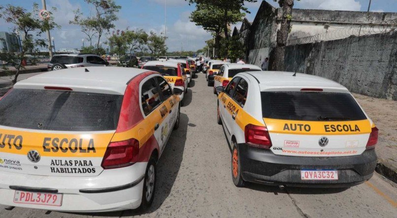 Desde o dia 1º de novembro, a aplicação da etapa da manobra de garagem está dispensada nos pátios de exames do Detran em Caruaru, Garanhuns, Limoeiro (Agreste), Surubim, Vitória de Santo Antão (Zona da Mata) e Petrolina (Sertão)