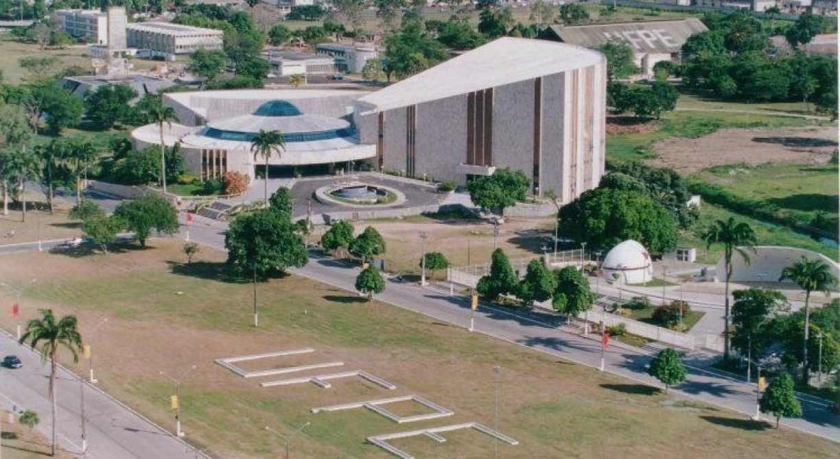 Pela segunda vez, UFPE reduz bônus na nota do Enem, no Sisu, para feras de  medicina