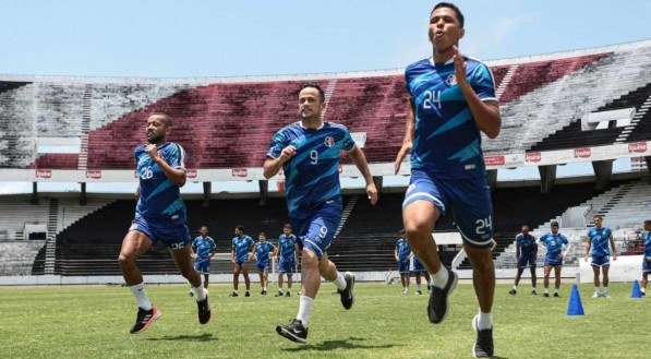 Após rebaixamento, elenco do Santa Cruz se reapresenta; veja quem ficou no clube