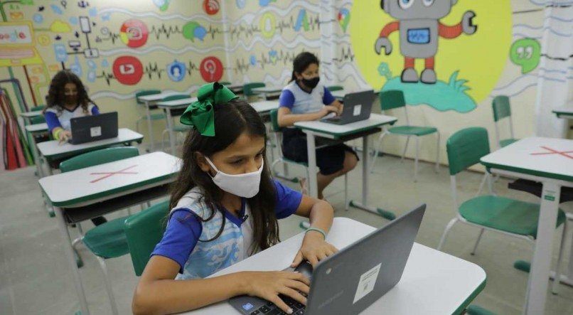 Em Olinda, escolas municipais v&atilde;o funcionar no turno da manh&atilde; nesta quinta-feira (24)  e no dia 2 de dezembro. Para os estudantes da tarde e da noite n&atilde;o haver&aacute; aula