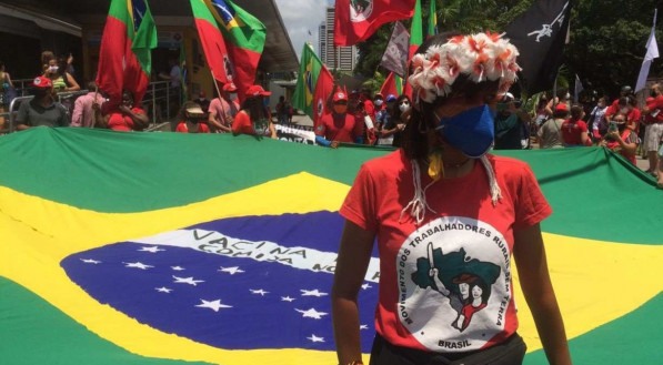 Protesto contra o presidente Bolsonaro neste sábado (2), no Recife