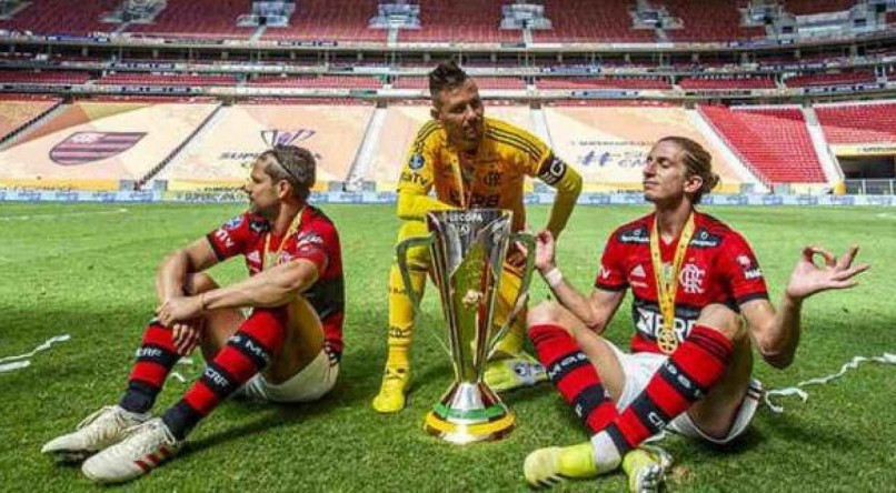 Diego Alves, Filipe Lu&iacute;s e Diego Ribas ganharam uma s&eacute;rie de t&iacute;tulos pelo Flamengo.