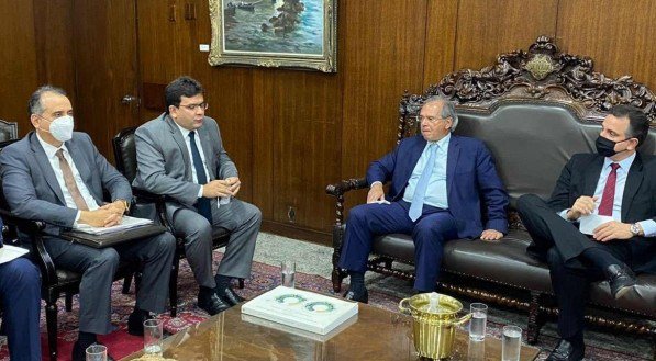 Frente Nacional de Prefeitos e mais 120 entidades repudiam relatório da reforma tributária e criticam fusão de ISS