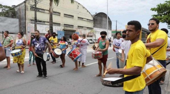 Ato foi realizado na manh&atilde; desta ter&ccedil;a-feira (5) em frente &agrave; sede da Prefeitura do Recife, no Cais do Apolo, Centro da cidade
