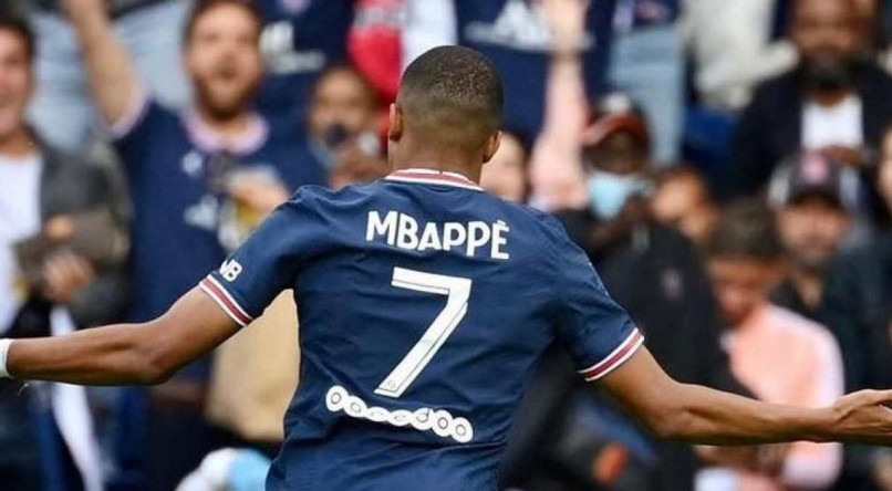 Mbapp&eacute; marcou duas vezes diante do Monaco neste domingo (12)