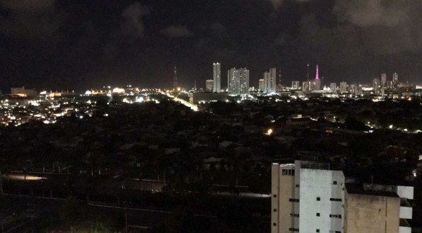 Queda de energia atinge Santo Amaro, no Centro do Recife