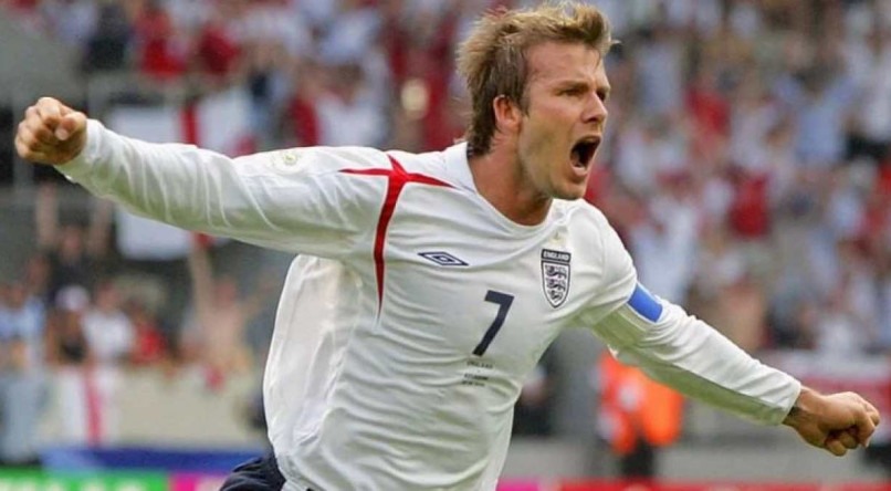 Gol de falta de Beckham classificou a Inglaterra para a Copa do Mundo de 2002, vencida pelo Brasil