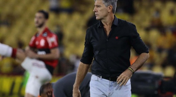 Renato Ga&uacute;cho tem atualmente dez desfalques no Flamengo