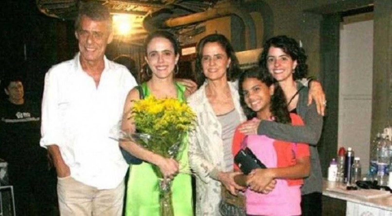 Chico e Marieta com as filhas, Silvia e Helena, mais a neta Clara, filha de Helena com Carlinhos Brown