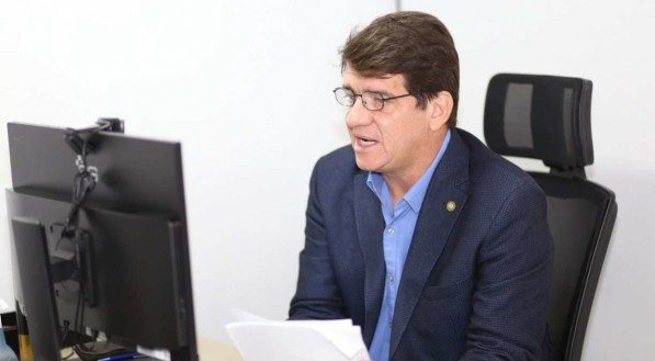 Alcides Cardoso deve acompanhar Priscila Krause na saída do DEM