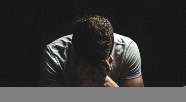 CRISE DE ANSIEDADE: Veja quais são os principais SINTOMAS de uma crise de ansiedade