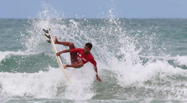 Davi Batista ALEXANDRE GONDIM/@BLOGDOSURFE