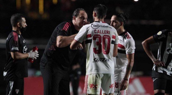 Rog&eacute;rio Ceni tentar&aacute; a vit&oacute;ria contra o Santos.