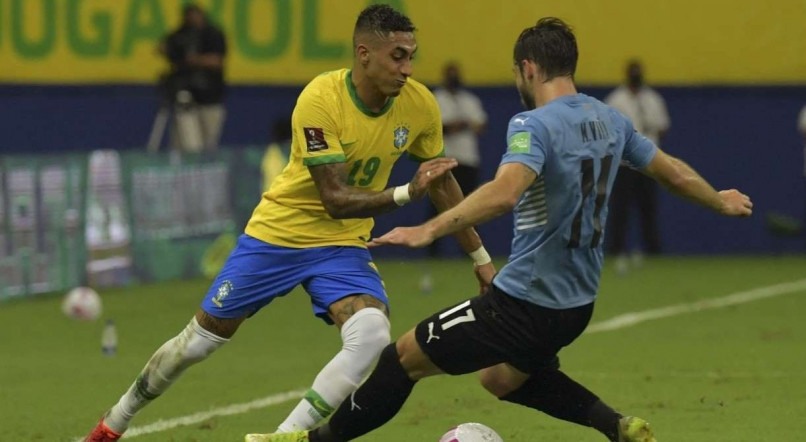 Raphinha recebeu a primeira chance como titular do Brasil diante do Uruguai e mostrou um bom desempenho