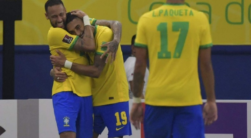 Comemora&ccedil;&atilde;o de Neymar e Raphinha nos gols do Brasil em cima do Uruguai
