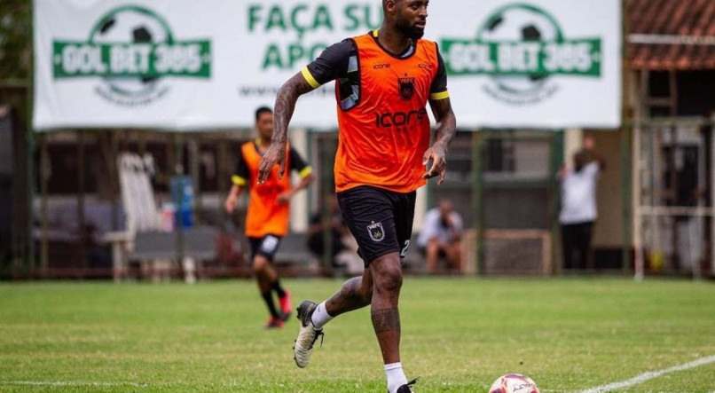 Ded&eacute; est&aacute; treinando no Volta Redonda, jogador quer se manter em forma enquanto espera proposta de algum clube