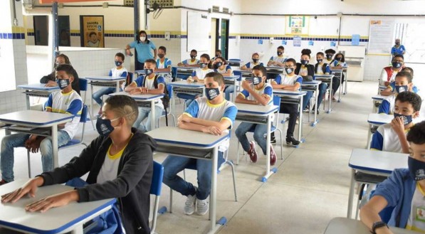 Rede municipal do Recife tem cerca de 95 mil alunos e seis mil professores