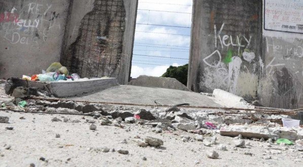 Dois dias após muro do Metrô do Recife atingir menina de 8 anos, CBTU diz que vai investigar o caso